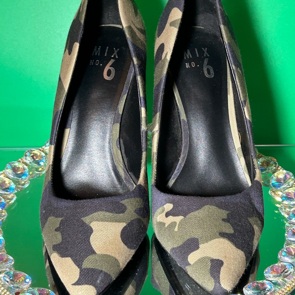 Mix No. 6 Camouflage Patterned Heels Size 8.5 3” Heel